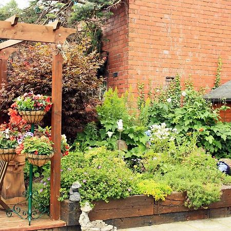 Laurels Bed & Breakfast Oswestry Bagian luar foto
