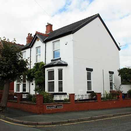 Laurels Bed & Breakfast Oswestry Bagian luar foto