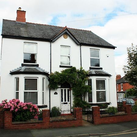 Laurels Bed & Breakfast Oswestry Bagian luar foto